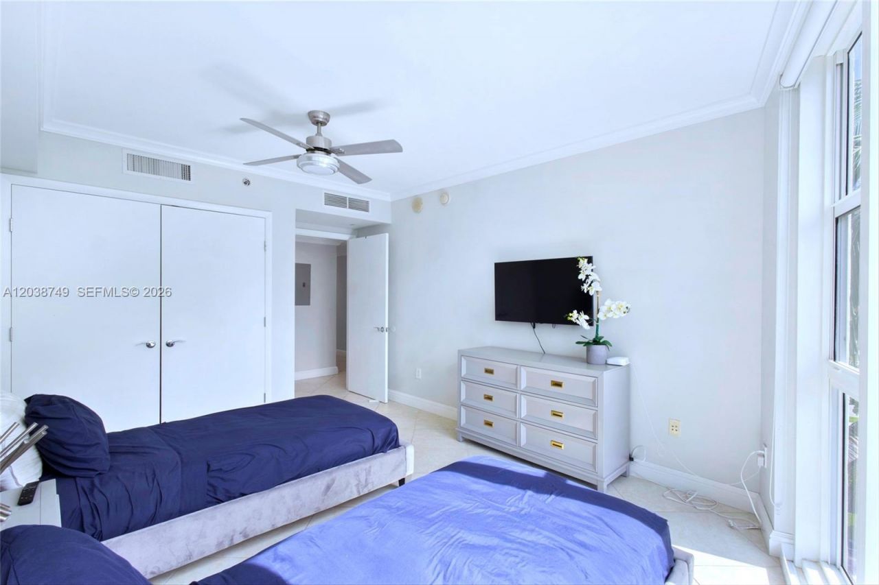 1850 S Ocean Dr, Unit 405, Hallandale Beach, FL 33009 Photo