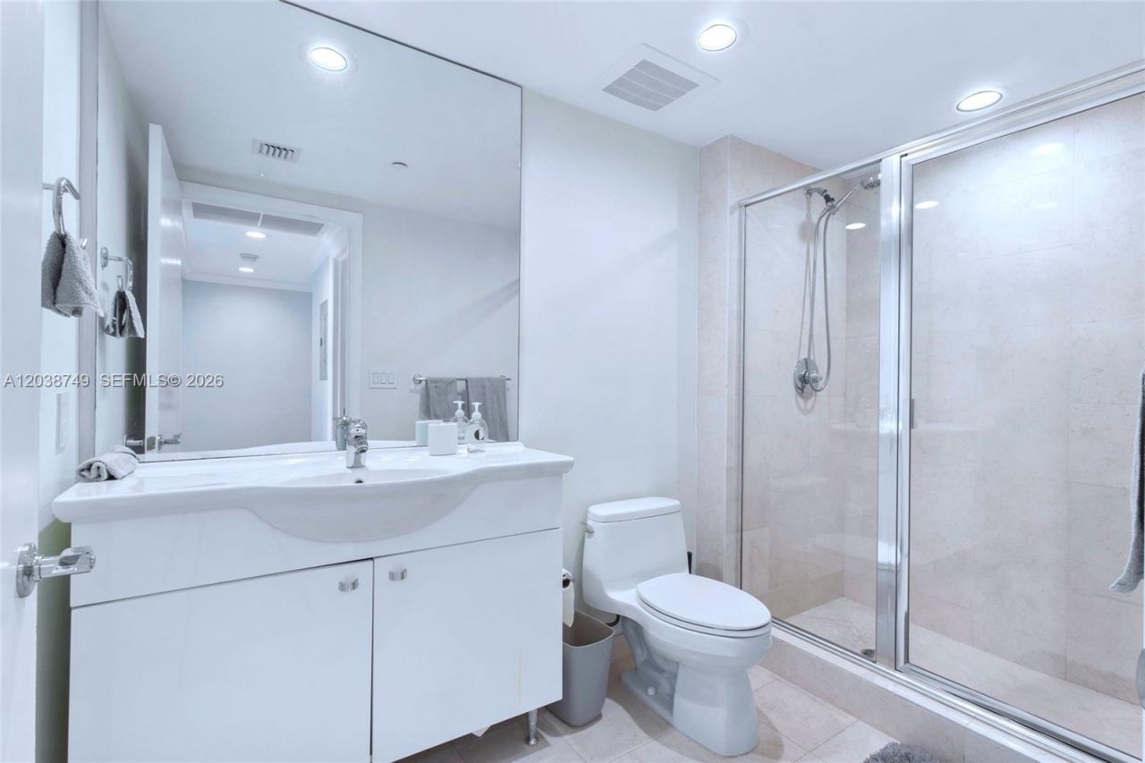 1850 S Ocean Dr, Unit 405, Hallandale Beach, FL 33009 Photo