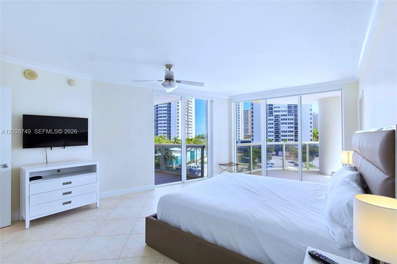 1850 S Ocean Dr, Unit 405, Hallandale Beach, FL 33009 Photo