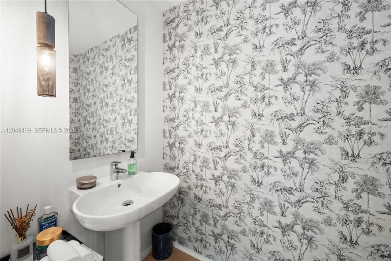 1100 Biscayne Blvd, Unit 5004, Miami, FL 33132 Photo