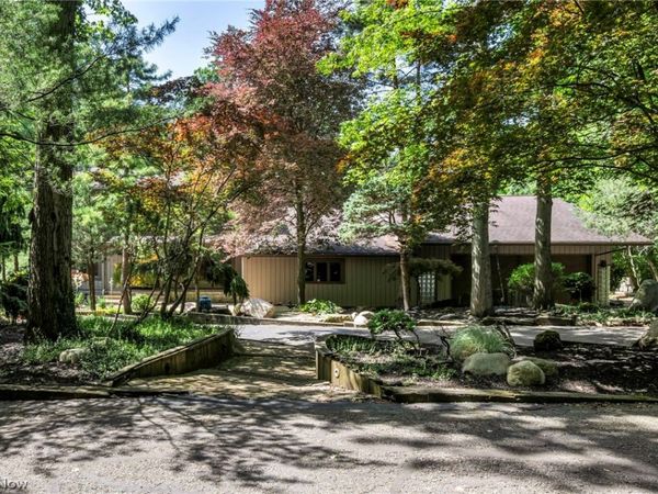 35550 Hanna Road , Willoughby Hills, OH 44094