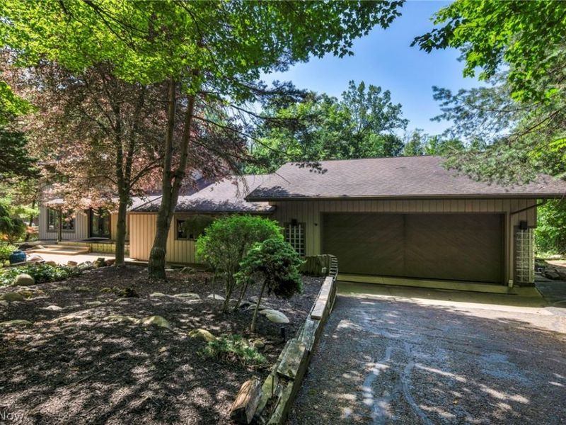 35550 Hanna Road, Willoughby Hills, OH 44094 Photo 2