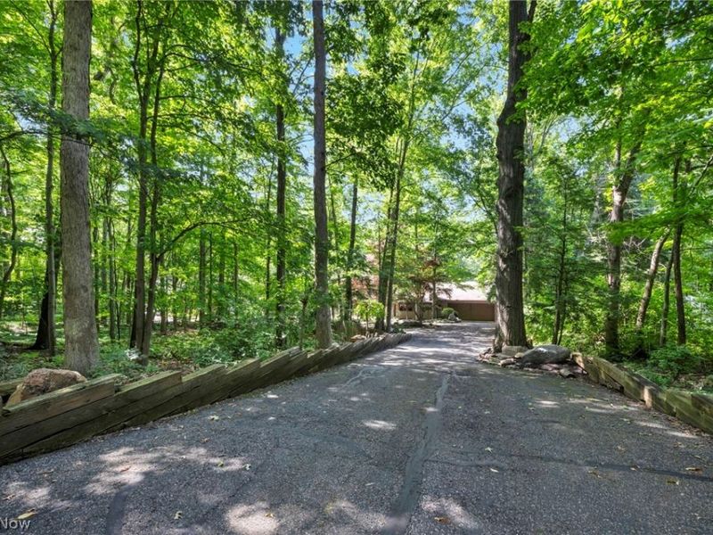35550 Hanna Road, Willoughby Hills, OH 44094 Photo 4