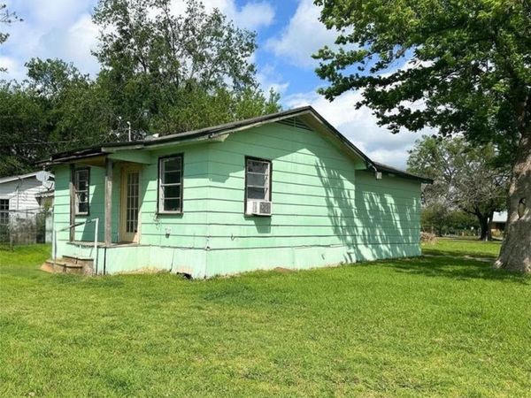 202 N 1st Street, Point, TX 75472