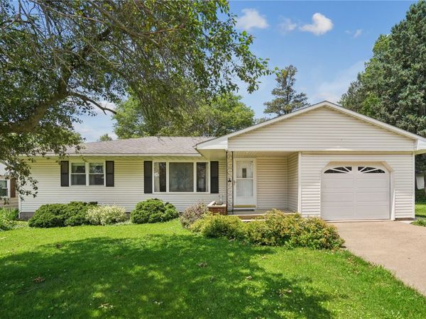 601 Hall Avenue , Lowden, IA 52255
