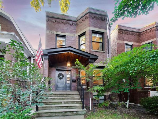 2136 W Waveland Avenue , Chicago, IL 60618