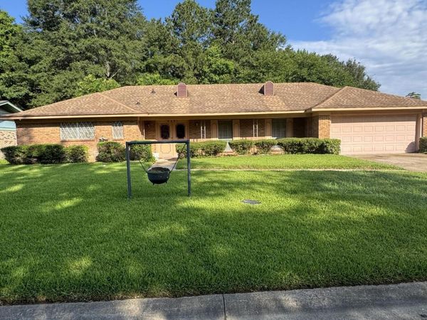 6857 Franklin Delano Roosevelt Drive, Jackson, MS 39213