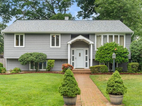 142 Mohican Avenue , Ronkonkoma, NY 11779
