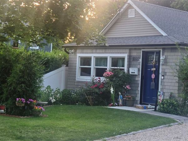 1022 Parkway Street , Riverhead, NY 11901
