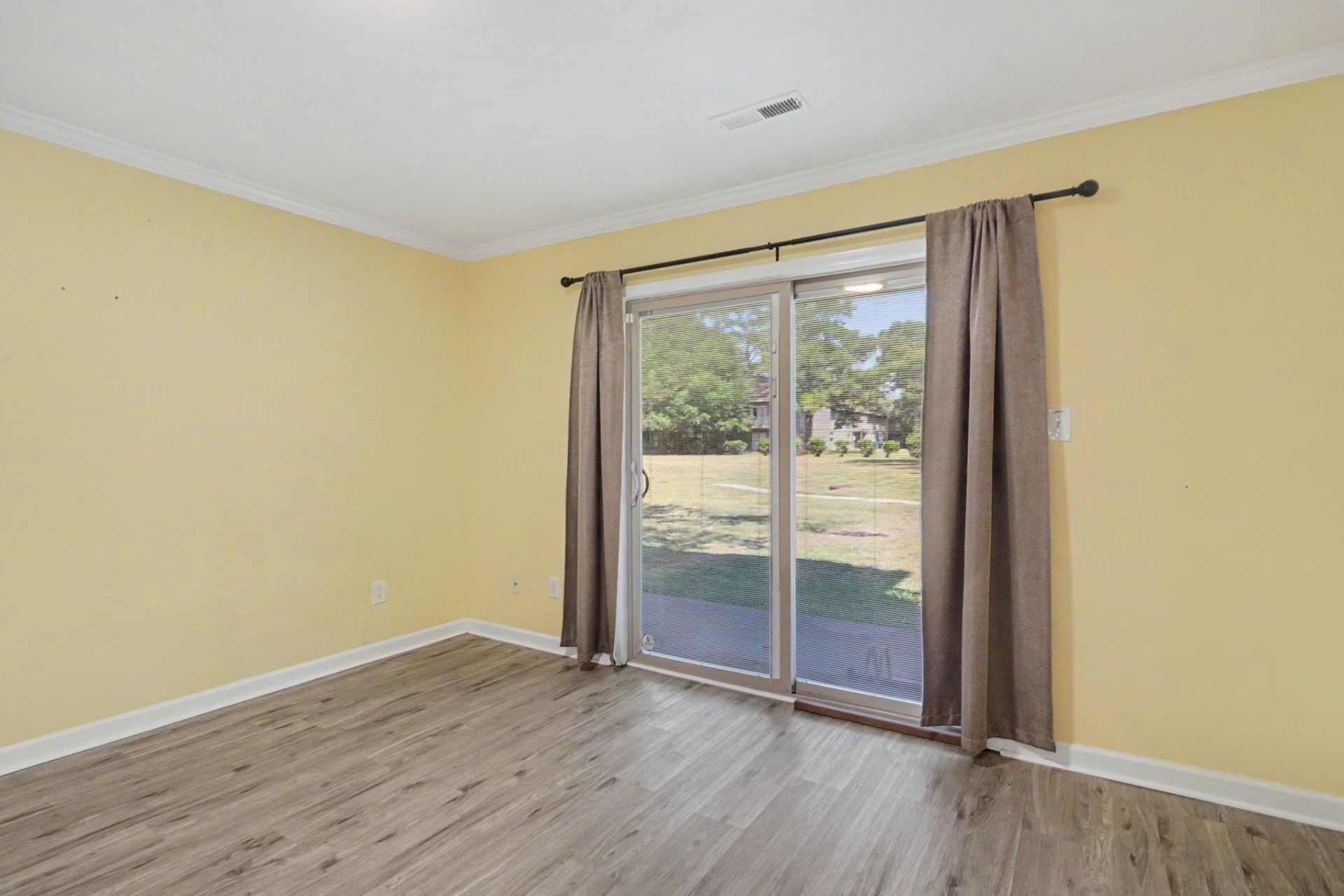 2000 Greens Blvd. Photo 10