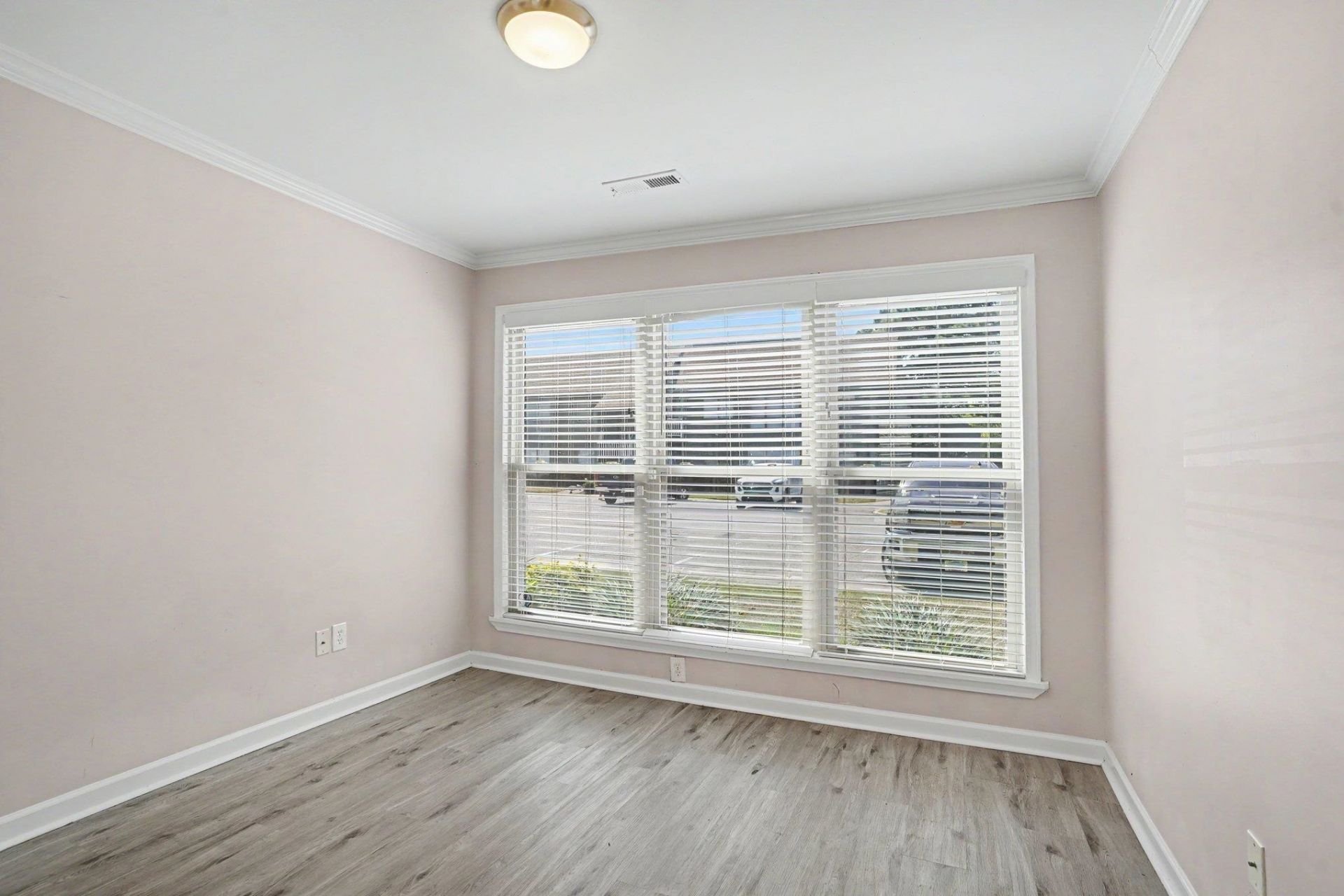 2000 Greens Blvd. Photo 13