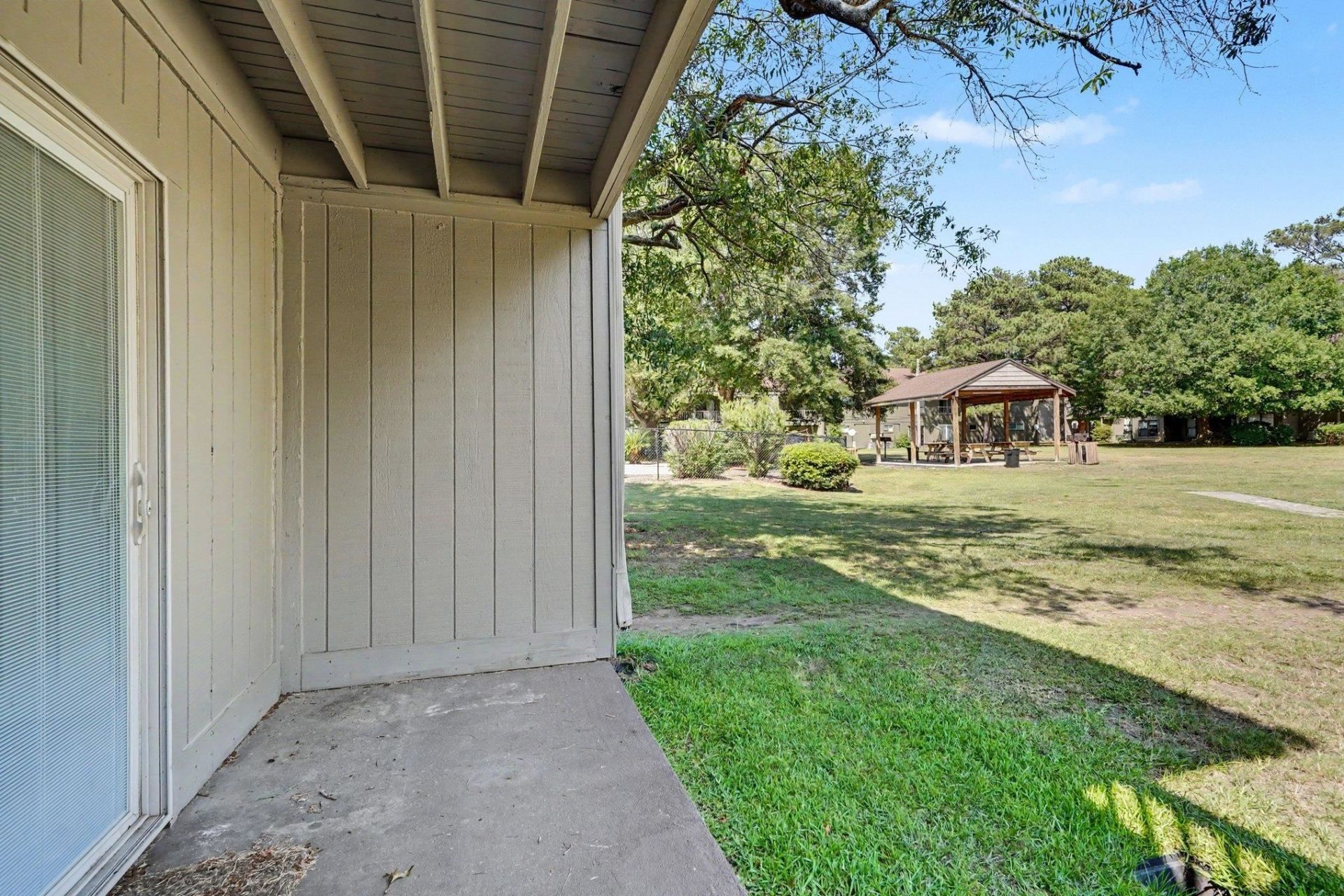 2000 Greens Blvd. Photo 21