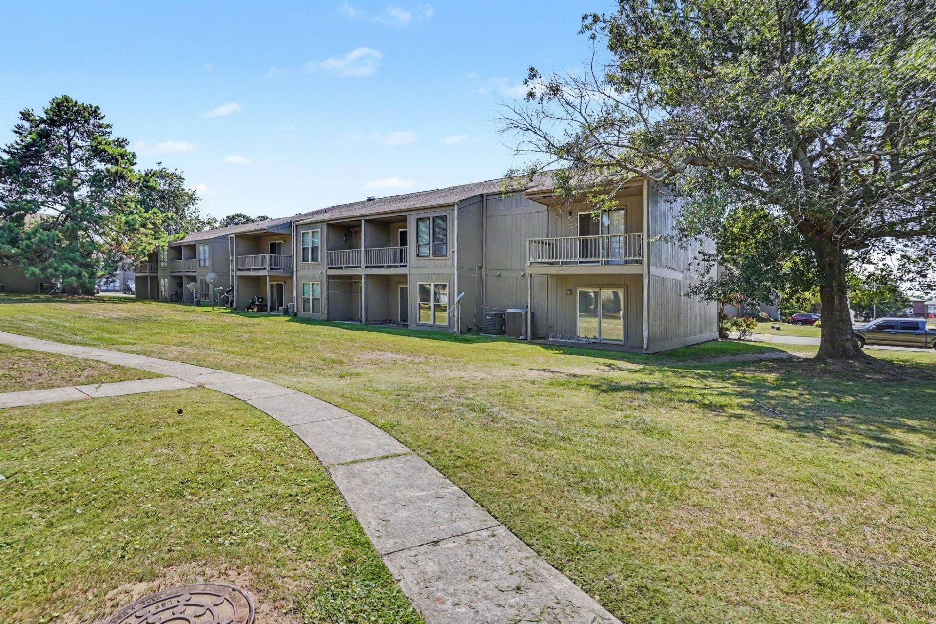 2000 Greens Blvd. Photo 23