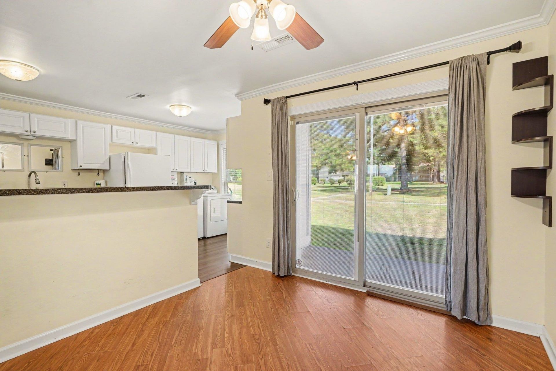 2000 Greens Blvd. Photo 6