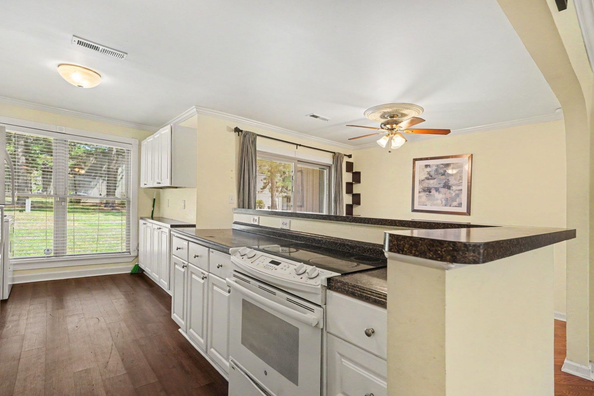 2000 Greens Blvd. Photo 7