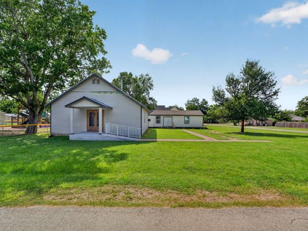 407 Wilkes ST, Smithville, TX 78957