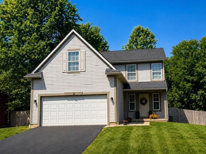 342 Shawnee Loop S, Pataskala, OH 43062 Photo 1