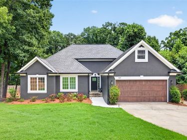 5659 Lakeshore Road, Buford, GA 30518