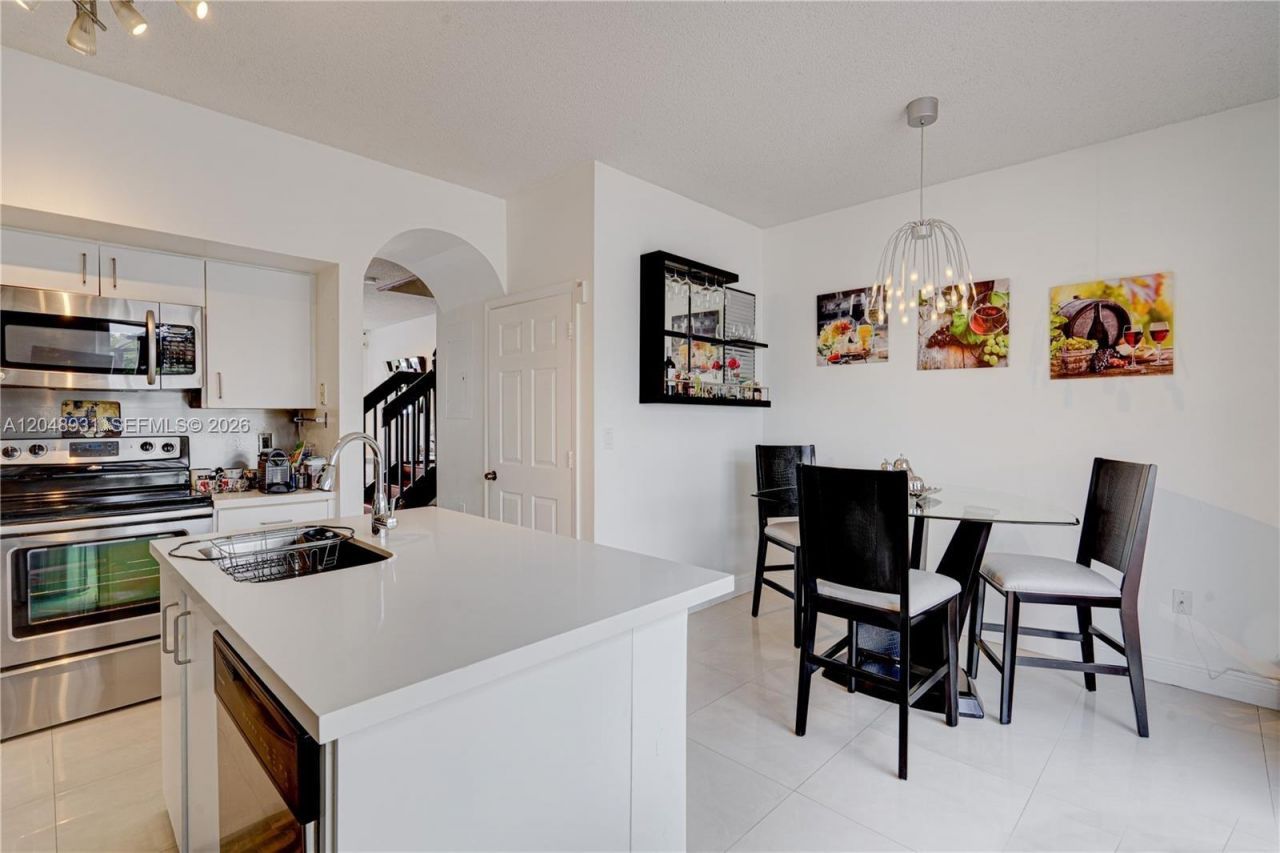 8535 SW 152nd Ave , Unit 204, Miami, FL 33193 Photo