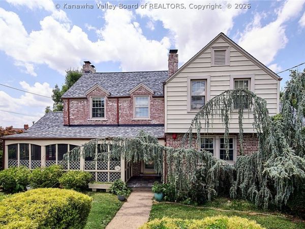 901 Somerset Drive, Charleston, WV 25302
