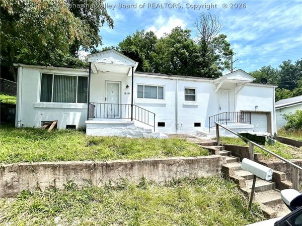 1842 Oakridge Drive, Unit B, Charleston, WV 25311