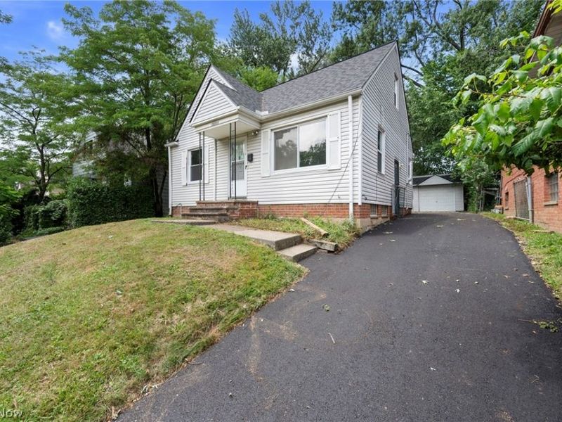 20803 Kenyon Drive, Maple Heights, OH 44137 Photo 2