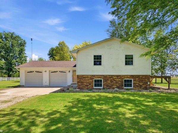 2942 Country Acres Drive, Danville, IA 52623