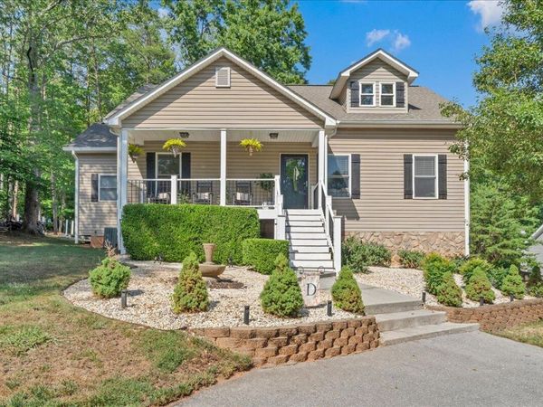 1054 Allendale DR, Moneta, VA 24121