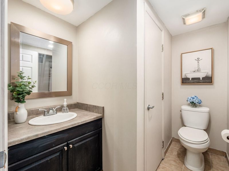 1519 Lafayette Drive, Unit B, Columbus, OH 43220 Photo 25