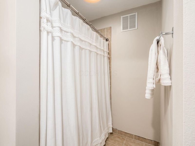 1519 Lafayette Drive, Unit B, Columbus, OH 43220 Photo 26