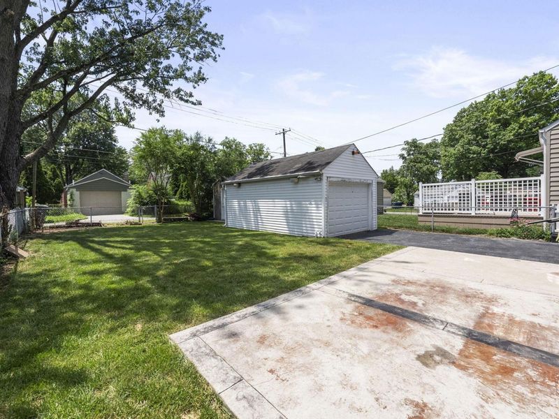 105 E Royal Forest Boulevard, Columbus, OH 43214 Photo 31