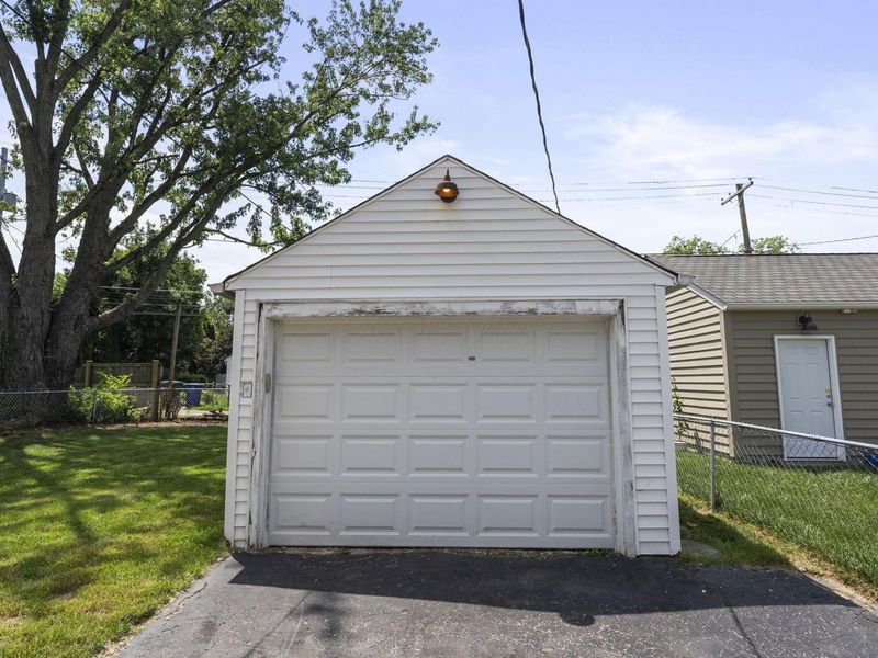105 E Royal Forest Boulevard, Columbus, OH 43214 Photo 33