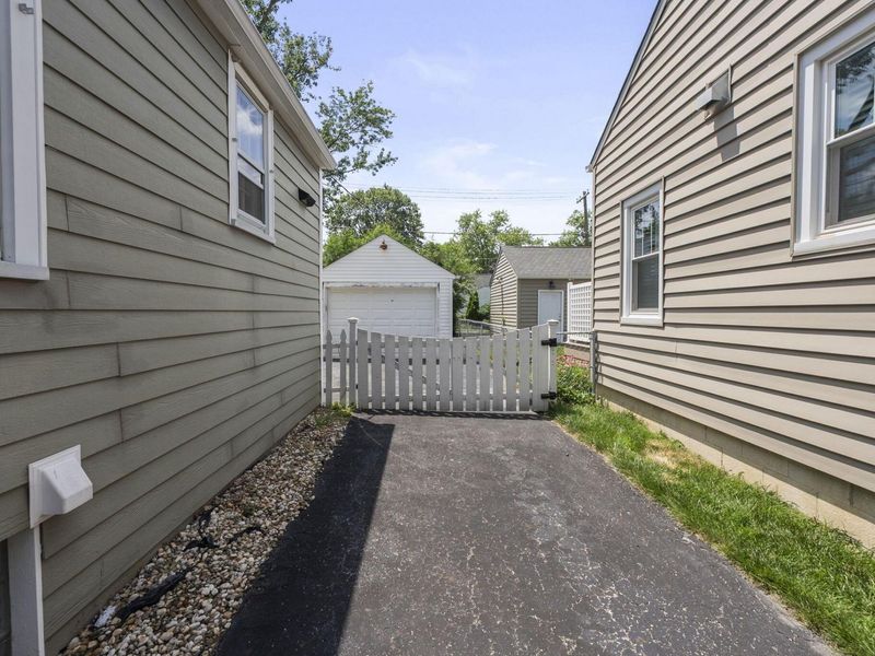 105 E Royal Forest Boulevard, Columbus, OH 43214 Photo 34