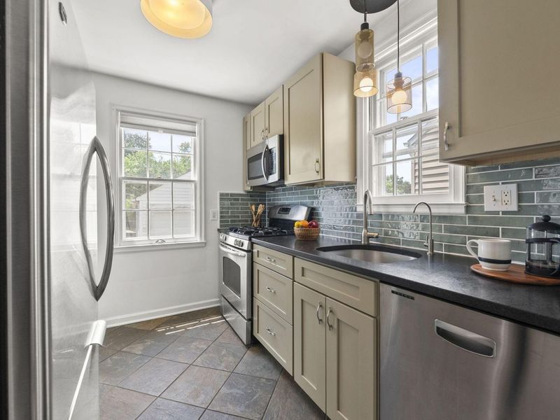 105 E Royal Forest Boulevard, Columbus, OH 43214 Photo 9