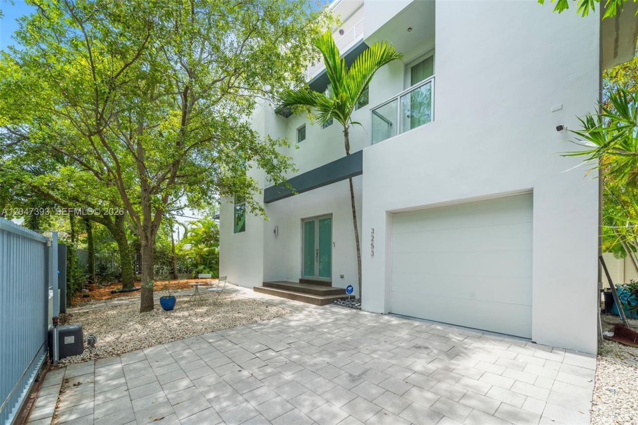 3253 Mcdonald St , Miami, FL 33133 Photo