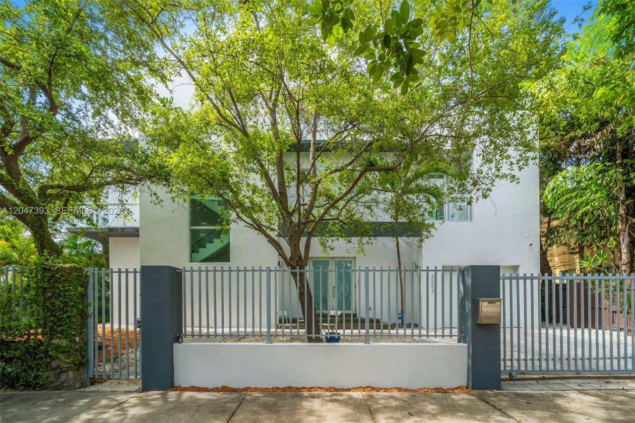 3253 Mcdonald St , Miami, FL 33133 Photo