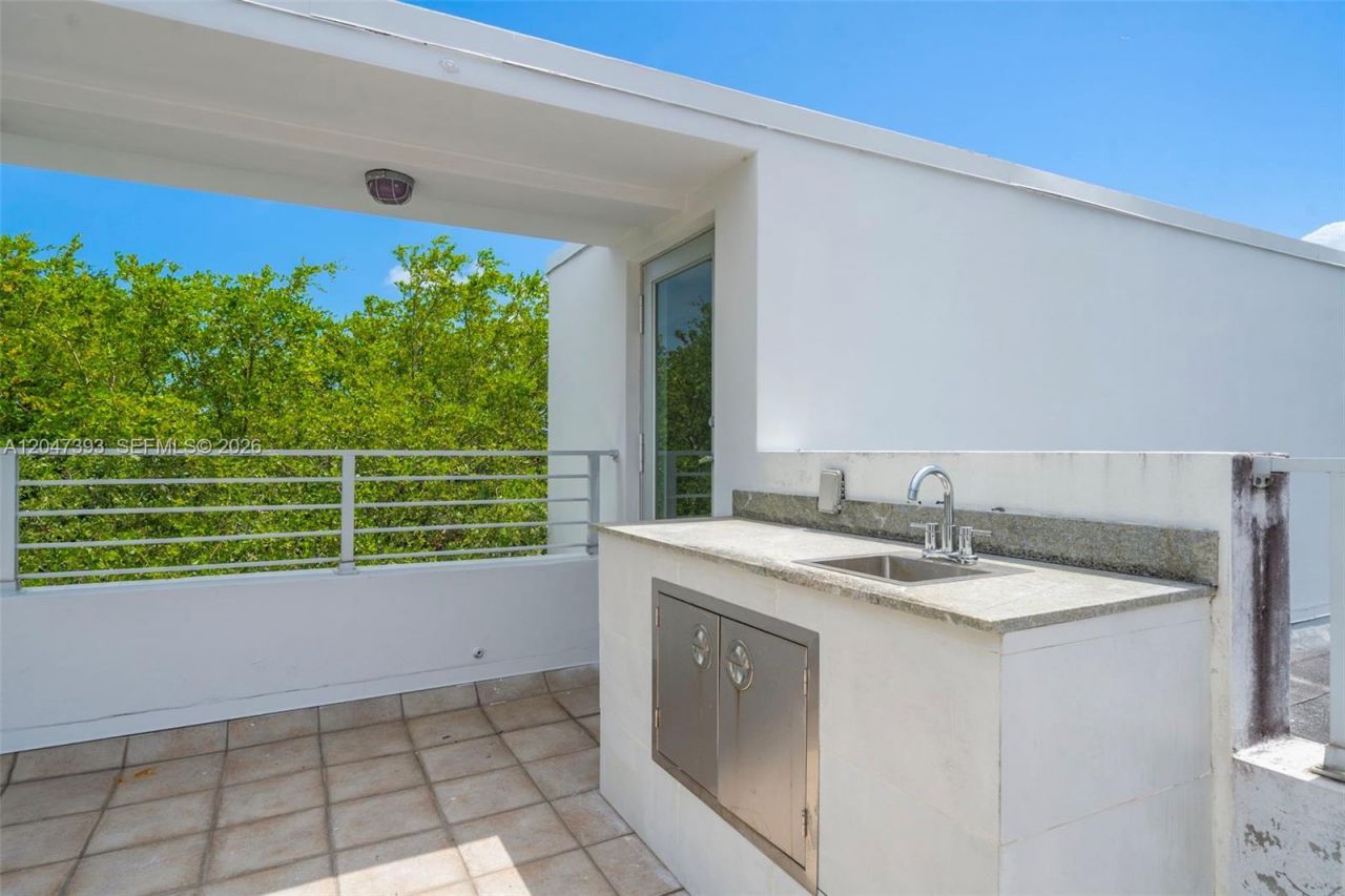 3253 Mcdonald St , Miami, FL 33133 Photo