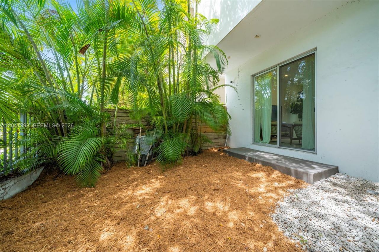 3253 Mcdonald St , Miami, FL 33133 Photo
