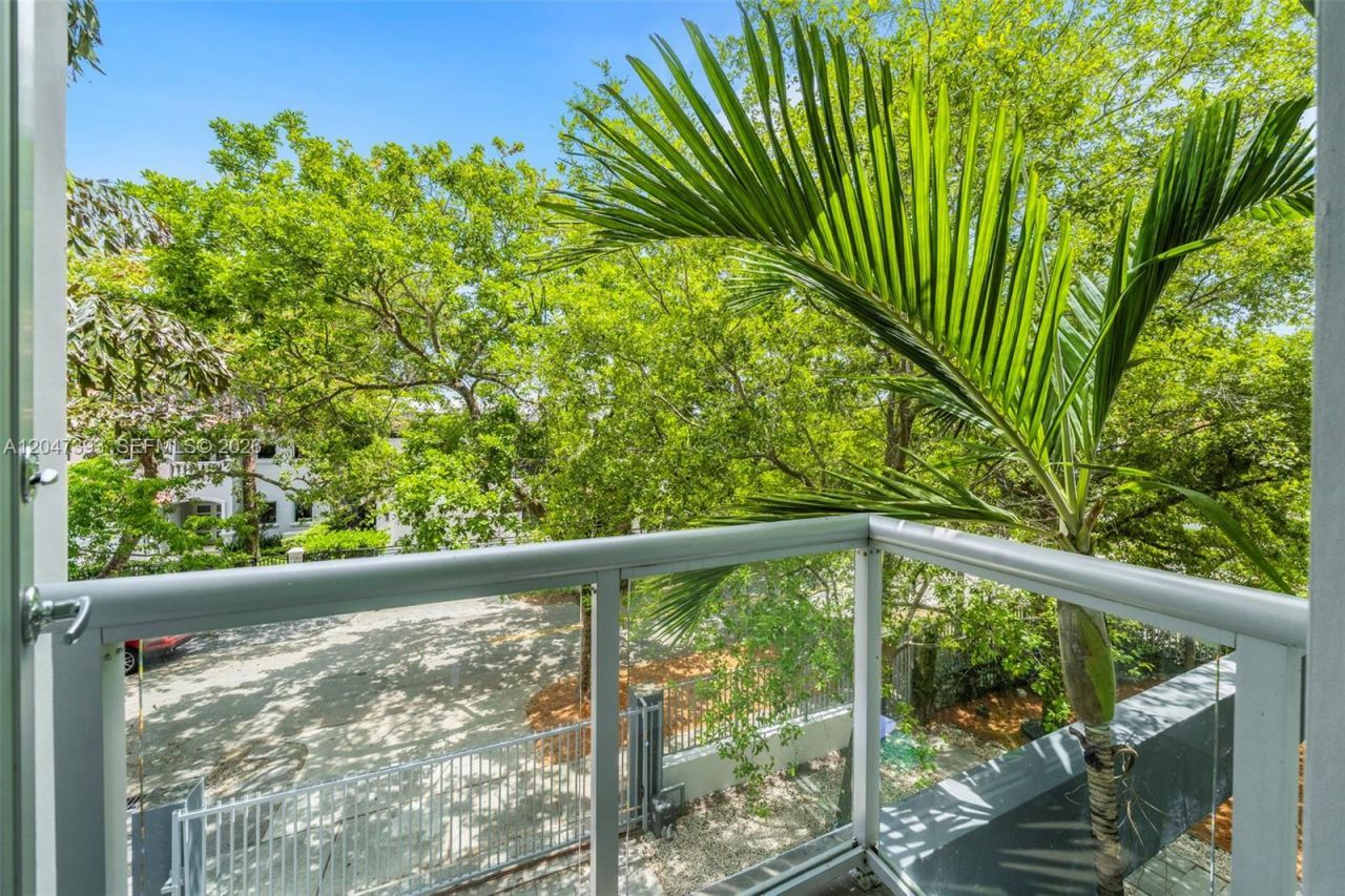 3253 Mcdonald St , Miami, FL 33133 Photo