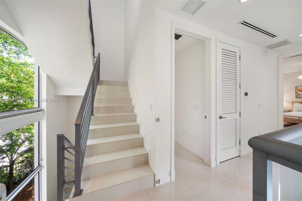 3253 Mcdonald St , Miami, FL 33133 Photo