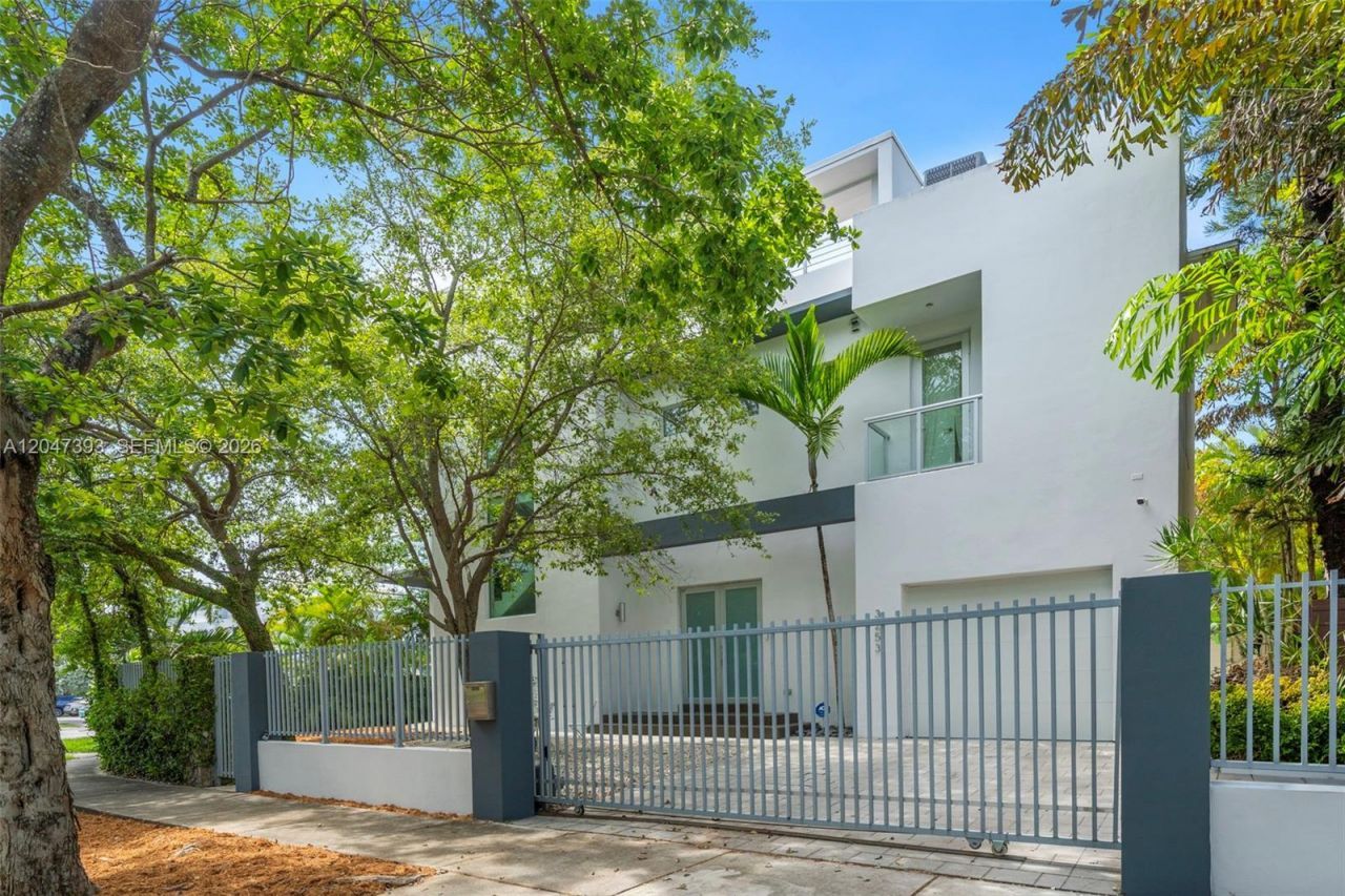 3253 Mcdonald St , Miami, FL 33133 Photo