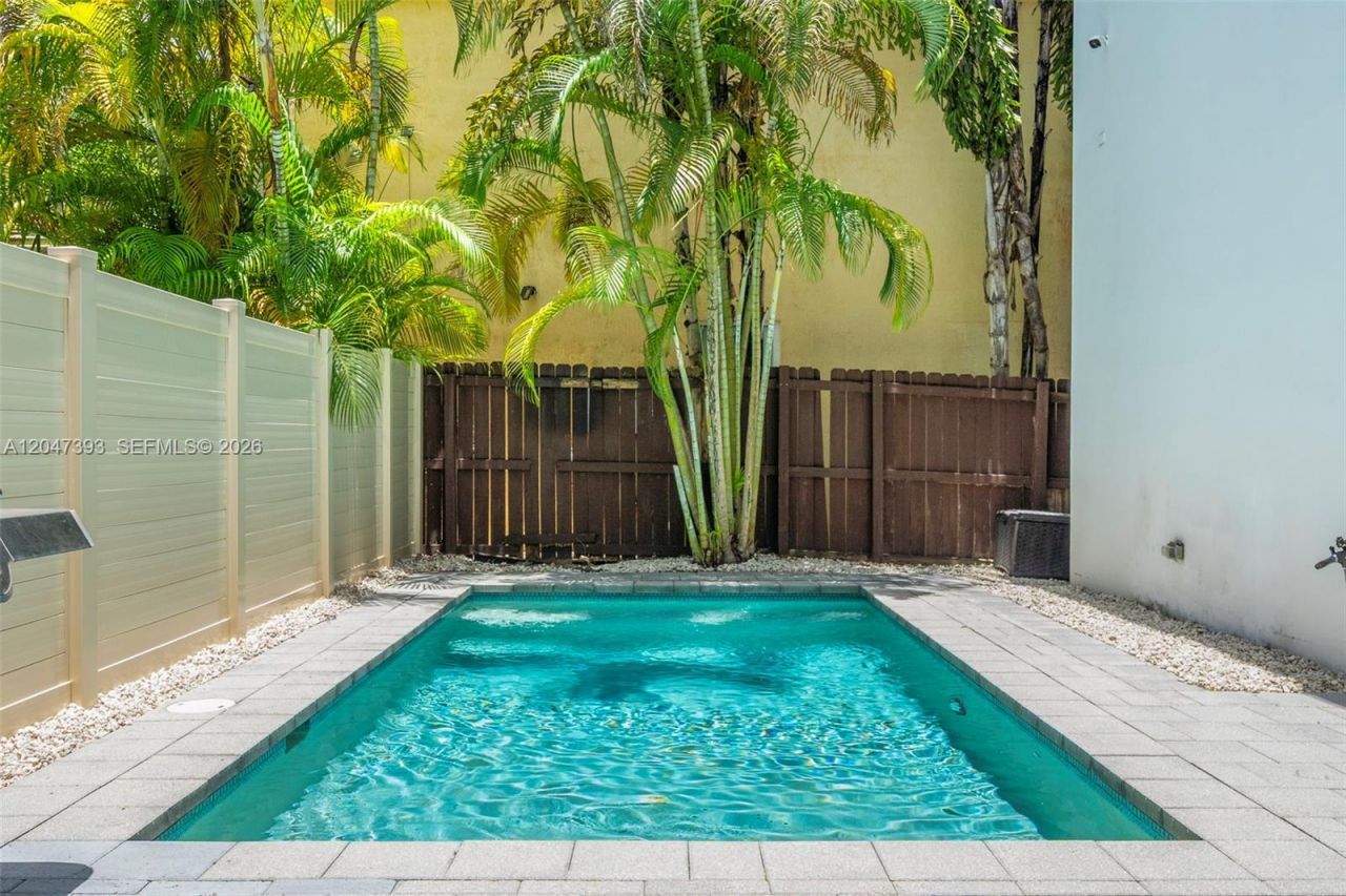 3253 Mcdonald St , Miami, FL 33133 Photo