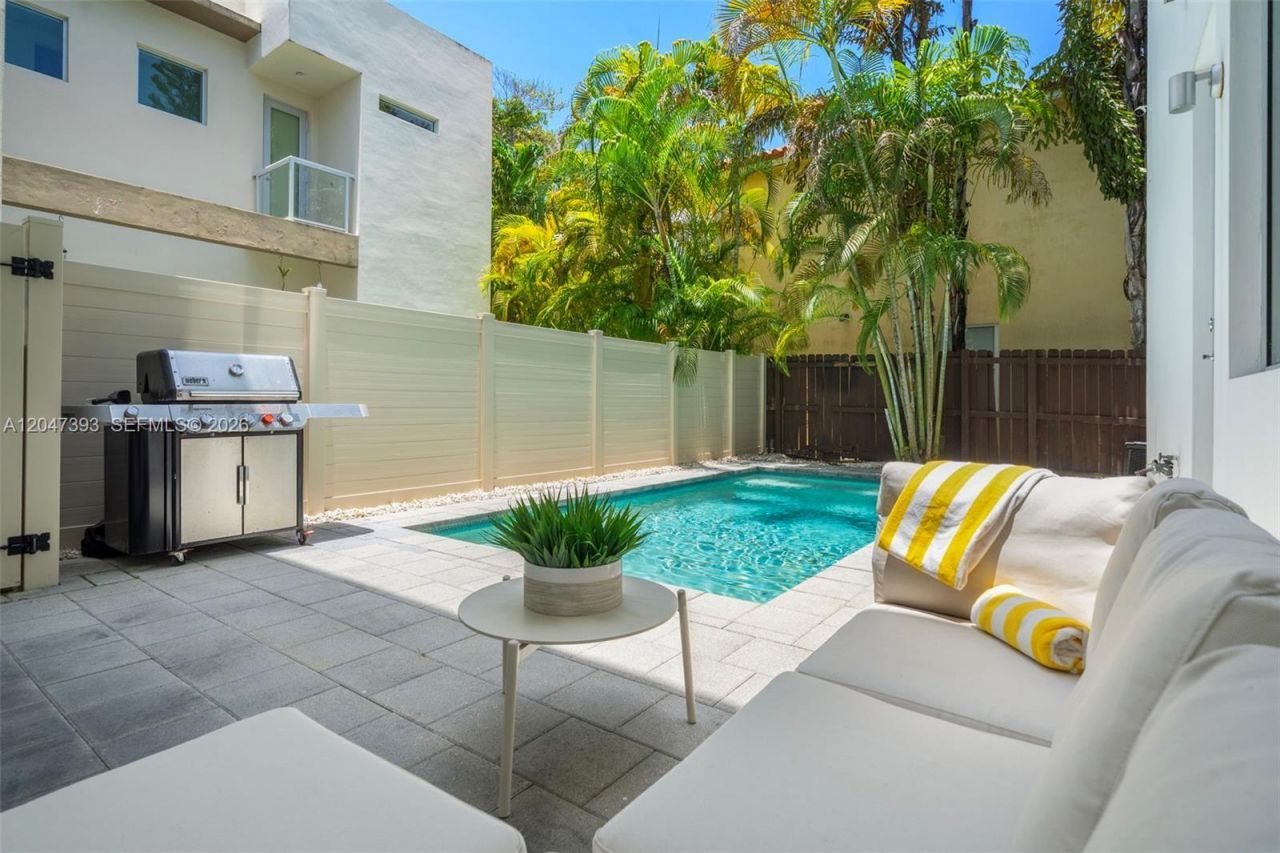 3253 Mcdonald St , Miami, FL 33133 Photo