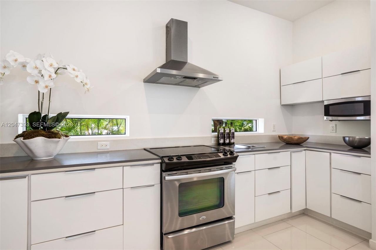 3253 Mcdonald St , Miami, FL 33133 Photo