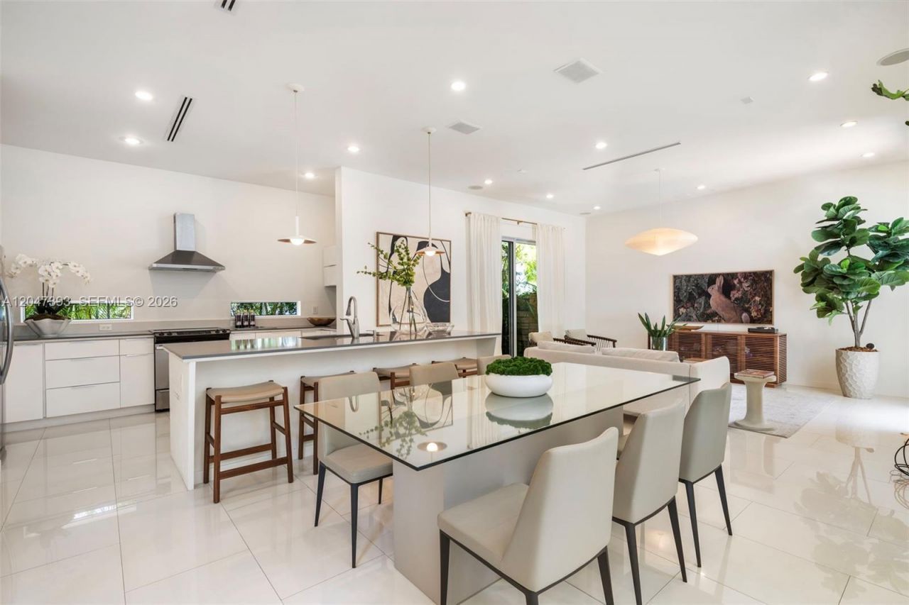 3253 Mcdonald St , Miami, FL 33133 Photo
