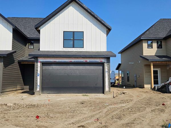 302 Liverpool, No. Sioux City, SD 57049
