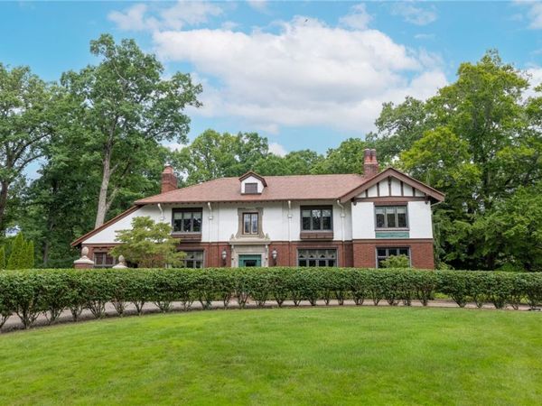 405 W Washington Boulevard, Grove City, PA 16127
