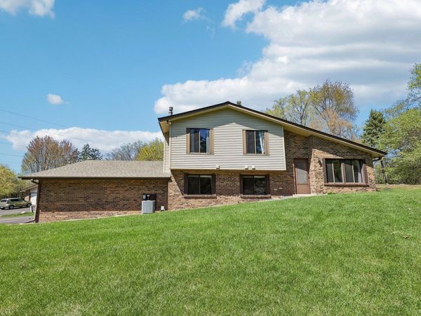 13400 Pepperwood Circle, Minnetonka, MN 55305