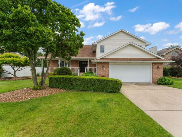 1507 Oak Leaf Drive , Crown Point, IN 46307