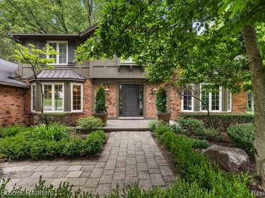4627 Sunningdale Drive, Bloomfield Twp, MI 48302